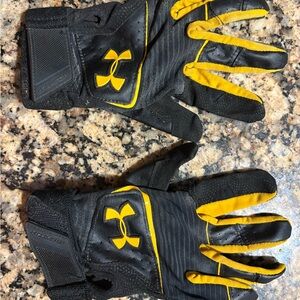 Under Armour Black and Gold batting Gloves youth xl